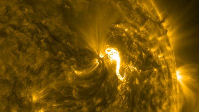 بالفيديو.. انبعاثات الشمس تضرب الأرض 5 مرات خلال أسبوع