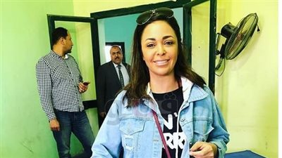 داليا البحيرى تدلى بصوتها في انتخابات الرئاسة