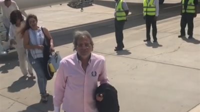 خالد يوسف وليلى علوي يصلان الغردقة لحضور افتتاح مهرجان الجونة (فيديو)