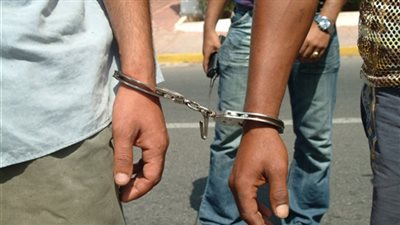 مباحث الجيزة تضبط شخصين شرعا في قتل سائق توك توك بمنشأة القناطر