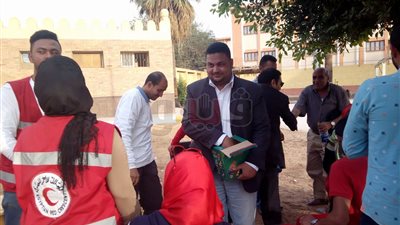 اتحاد سوهاج ينظم مسيرات بمحيط اللجان ويوزع شيكولاتة (صور)