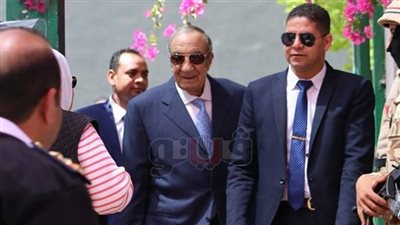 زكريا عزمي يدلي بصوته في انتخابات الرئاسة بالتجمع الخامس