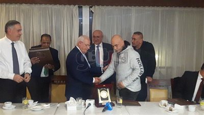 محافظ بورسعيد يكرم حسام حسن ولاعبي النادي المصري (صور)