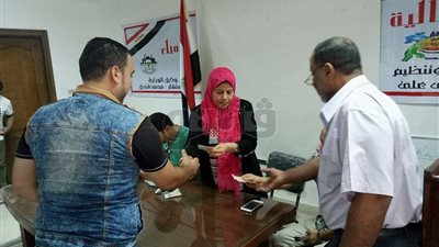 بالصور.. صرف منحة عيد الأضحى لـ546 عامل غير منتظم بالإسكندرية