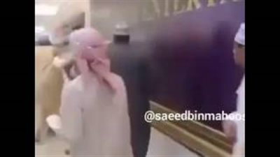 بالفيديو.. مشاجرة عنيفة بين شخصين داخل مول بعمان