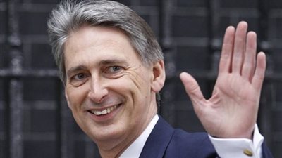 هاموند: مدارس ومستشفيات تقصف بسوريا وسط حماية روسيا للنظام