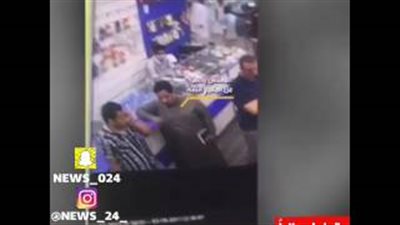 بالفيديو.. لحظة اعتداء مصري على مفتش مكتب العمل بالسعودية