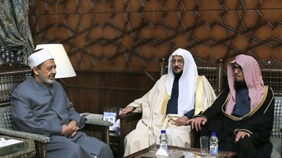 شيخ الأزهر يستقبل وزير الشئون الإسلامية السعودي (صور)