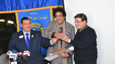 تكريم محمد منير في حفل «ليونز النيل» بحضور وزيرة الهجرة (صور)