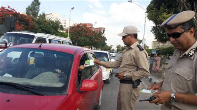 بالصور.. توزيع إمساكية رمضان بها معلومات مرورية على «سائقي كفر الشيخ»
