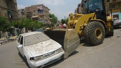 رفع السيارات المتروكة في الشوارع تحسبًا لاستخدامها في أعمال عنف
