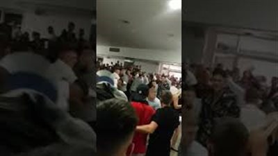 مباراة ملاكمة تتحول إلى شجار بالكراسي (فيديو)