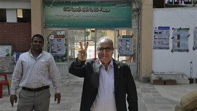 العضو المنتدب لتشغيل وصيانة مترو الأنفاق يدلي بصوته في الانتخابات