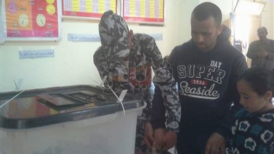 كفيف يسير 5 كيلومترات على قدميه للتصويت في الانتخابات الرئاسية بالعريش