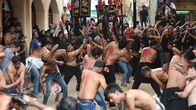 كربلاء.. إحياء ذكرى مقتل حفيد الرسول بـ«الدماء والسيف»