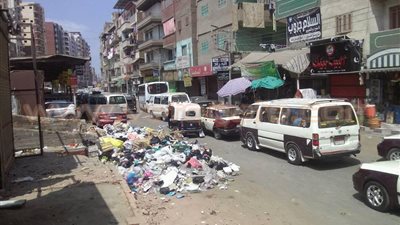 بالصور.. منطقة الدراسات بالمنصورة تستقبل العيد بـ«تلال القمامة»