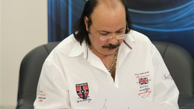 طلعت زكريا يستكمل تصوير «حليمو أسطورة الشواطئ» بالغردقة