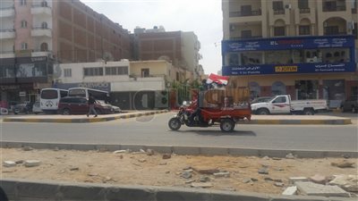 عائلة تجوب شوارع الغردقة بالتروسيكل لحث المواطنين على الانتخاب (فيديو)