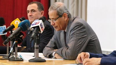 وزير التعليم يهنئ أوائل الدبلومات الفنية بتفوقهم