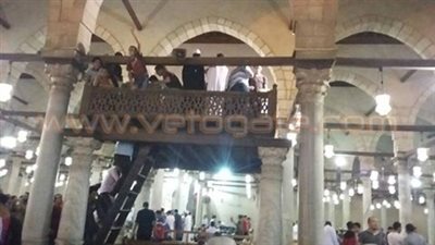 بالصور.. دكة المبلغ بمسجد عمرو بن العاص تتحول إلى «مراجيح»