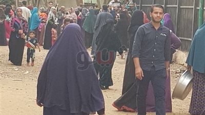 طوابير وتوافد مكثف للناخبين بلجان منشأة القناطر (صور)