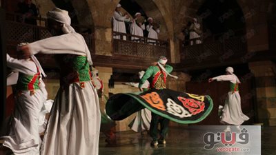 بالصور.. عروض التنورة تشعل وكالة الغوري