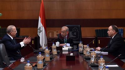 أول لقاء لـ «شريف إسماعيل» بعد عودته من رحلة العلاج