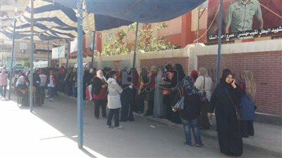 أهالي بورسعيد يتوافدون على اللجان تزامنا مع سقوط الأمطار (صور)