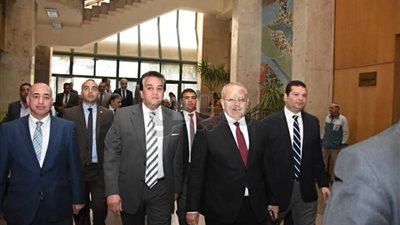 وزير التعليم العالي يزور جامعة القاهرة