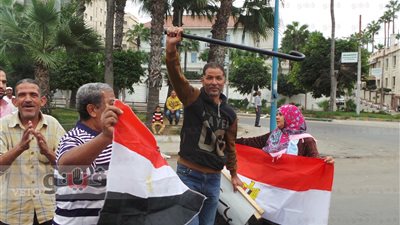 بالفيديو.. وصلة رقص على أنغام الأغاني الوطنية في الإسكندرية