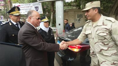 مدير أمن القاهرة يتفقد لجان الانتخابات بالعاصمة (صور)