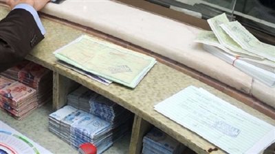 البنوك تفتح فروعها أمام العملاء الساعة الواحدة ظهر اليوم