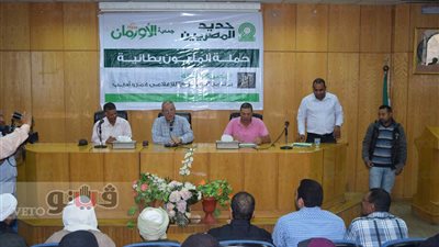 محافظ المنيا يسلم 20 قرضا ومساعدات مالية من «الأورمان» للفقراء