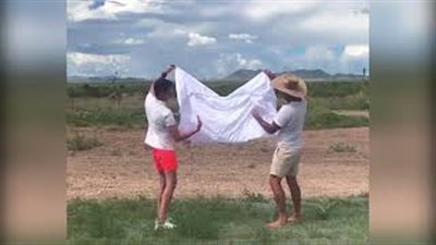 بالفيديو والصور.. أفضل طريقة لطي أغطية المراتب