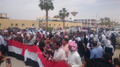 توافد أهالي رأس سدر على لجان الانتخابات بجنوب سيناء (صور)