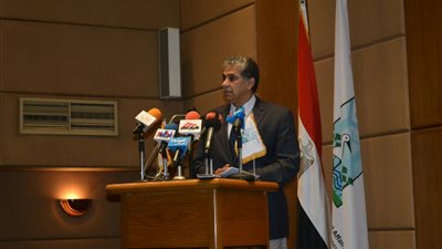 بالصور..وزير البيئة: مصر ملتزمة باتفاقية باريس لتغيير المناخ