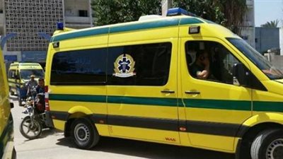 سيارة إسعاف أمام قسم القاهرة الجديدة لنقل جنينة إلى المستشفى