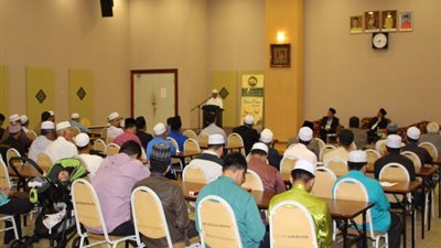 كتاب «آراء الإمام الأشعري» للطيب في ندوة خريجي الأزهر بماليزيا