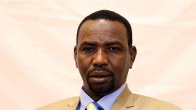 وزير الإعلام السوداني: نتوقع من الصادق المهدي «مبادرة» لإنهاء الأزمة