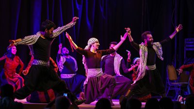 «الفالوجا» ترقص «الدبكة» على مسرح الساقية (صور)