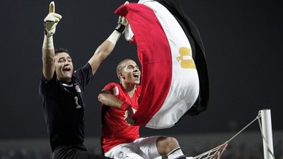 الحضرى وعبدربه يفضلان مرافقة بعثة المنتخب من القاهرة