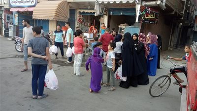 بعد القطار.. الشراقوة عزموا السوق على الإفطار في أولاد صقر (صور)