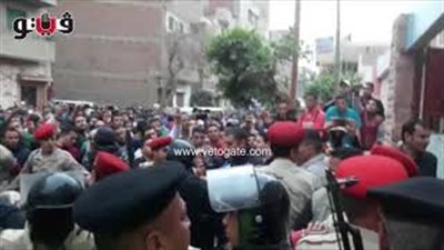 الأهالي يستقبلون وزير الدفاع بالزغاريد في القليوبية (فيديو)