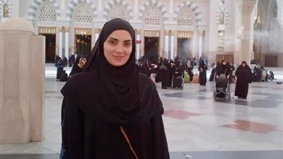 «حورية» تغادر القاهرة من أجل مناسك الحج