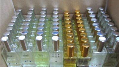 ضبط 43 زجاجة عطر منتهية الصلاحية بمحل عطارة في بورسعيد
