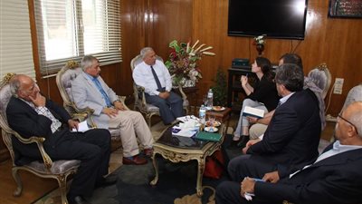 ميناء دمياط يستقبل وفدا من ميناء أنتويرب البلجيكي (صور)