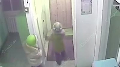 طفلتان تفران من الحضانة في درجة حرارة -45 (فيديو وصور)