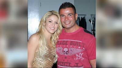 صورة قديمة تجمع عمرو دياب وشاكيرا تثير سخرية الجمهور على إنستجرام