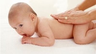 خطوات مهمة للعناية ببشرة طفلك وحمايته من مشاكل الجلد الخطيرة