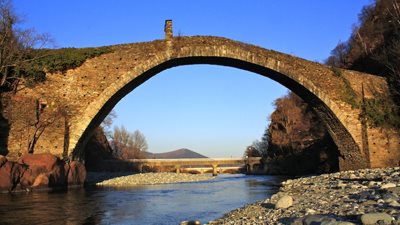 «كباري العفاريت» جسور شيدها الشيطان.. تنتشر في 17 دولة أوروبية.. وطريقة بنائها سبب الأساطير.. ألمانيا تُحافظ على «العفريت الغاضب».. الجزائر ضمن القائمة.. وأبحاث تكشف حقائق جديدة